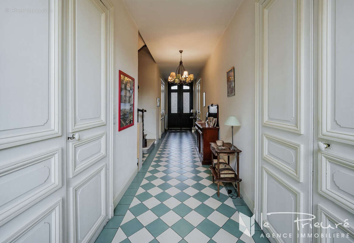 Belle maison albigeoise de 255 m², terrasse, jardin, secteur privilégié à 1 km de la Place du Vigan ! - photo 8