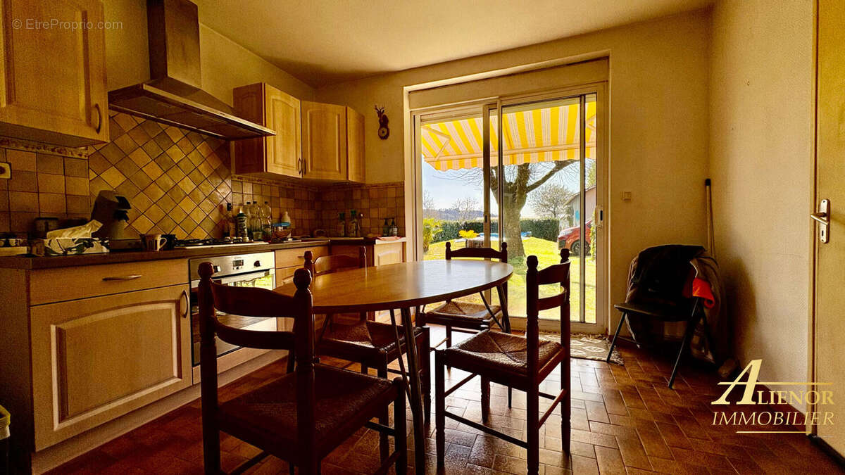 Maison à SAINT-LEON-SUR-L'ISLE