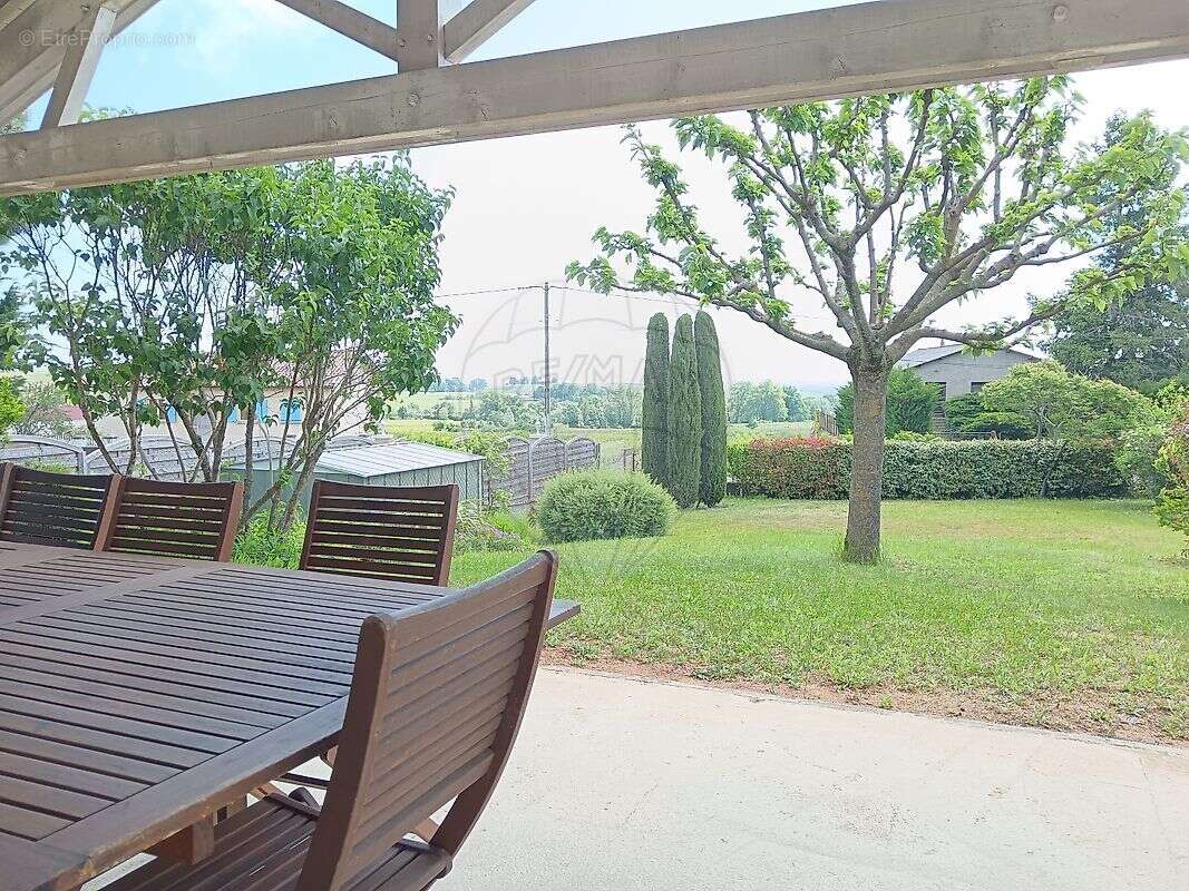 Maison à SAINT-ETIENNE-LA-VARENNE