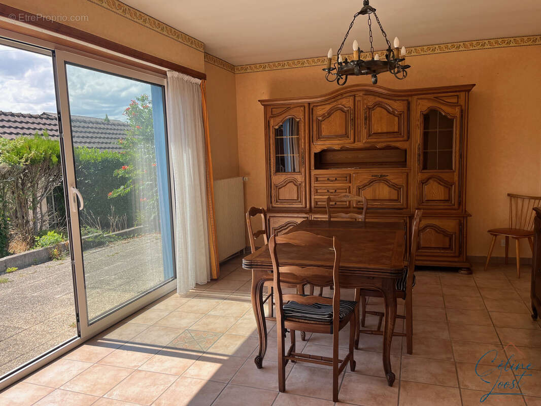 EXCLUSIF ! Lumineuse maison de type plain-pied sur 6,17 ares au calme - photo 6