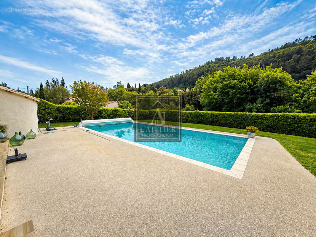 Maison avec dépendance, garages, atelier, piscine sur une parcelle de 7559 m2 - photo 5