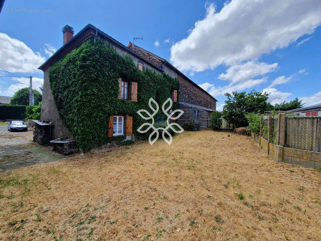 Maison à MASSIAC