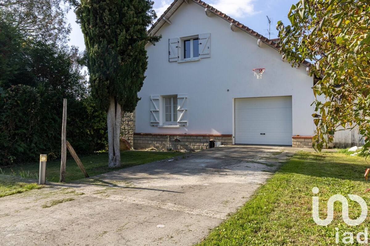 Photo 1 - Maison à DAMMARTIN-EN-SERVE