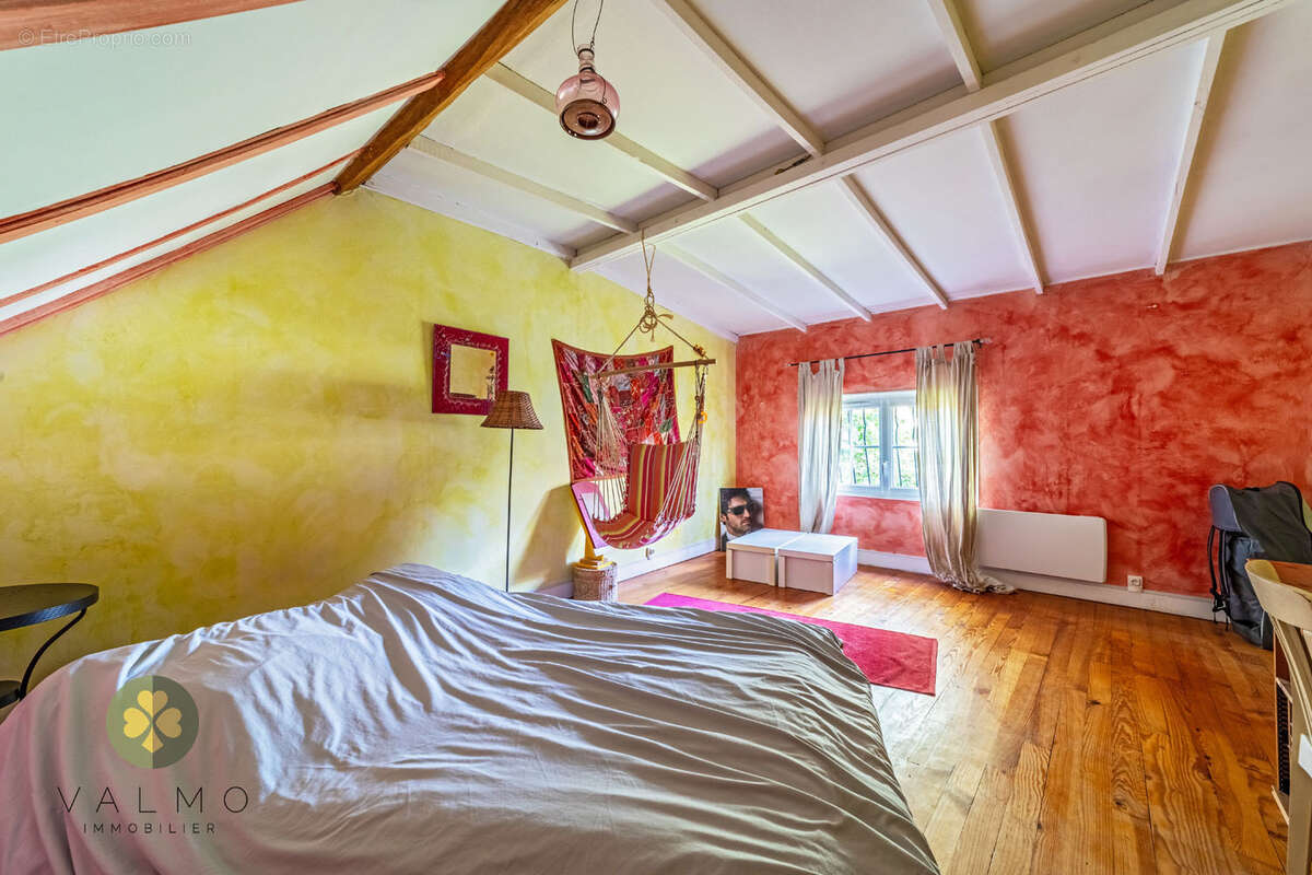 Maison de caractère en pierre   Charme, authenticité et dépendances - photo 11