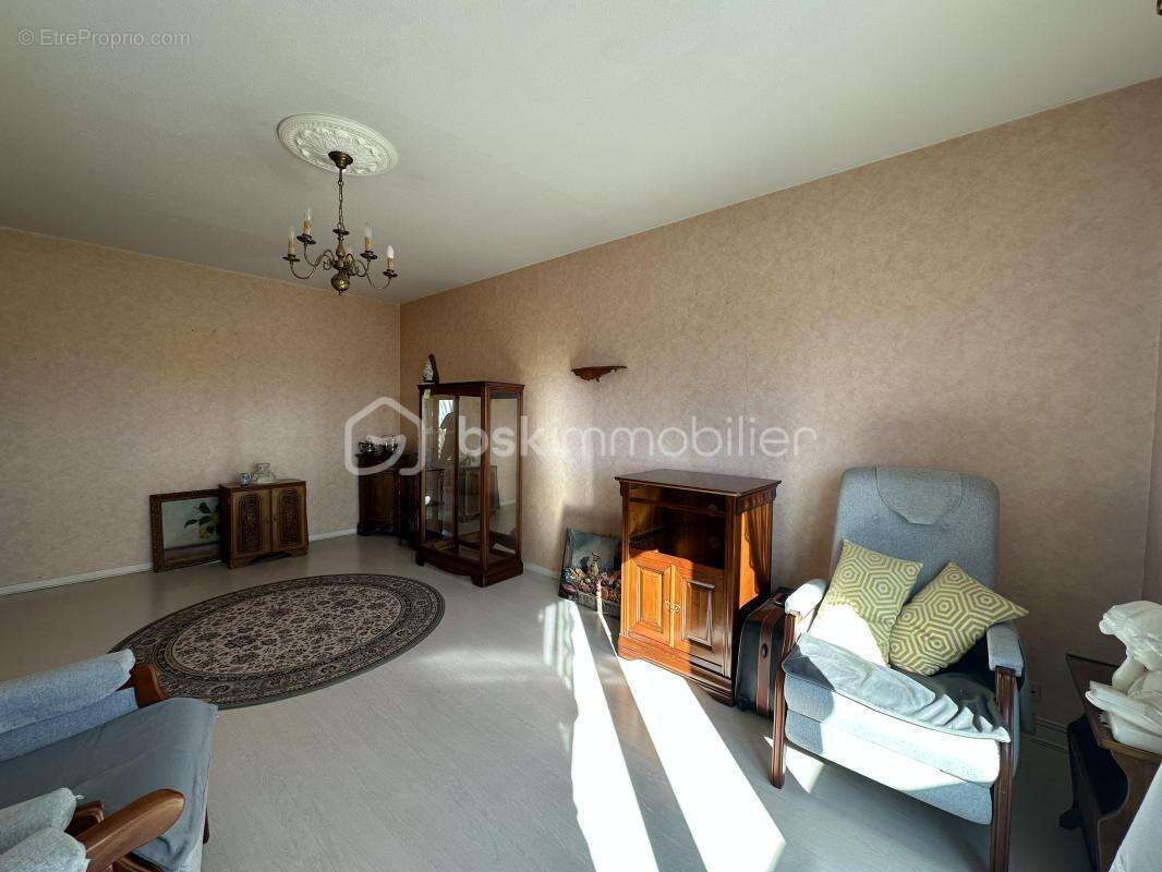 Appartement à SAINT-CYR-SUR-LOIRE