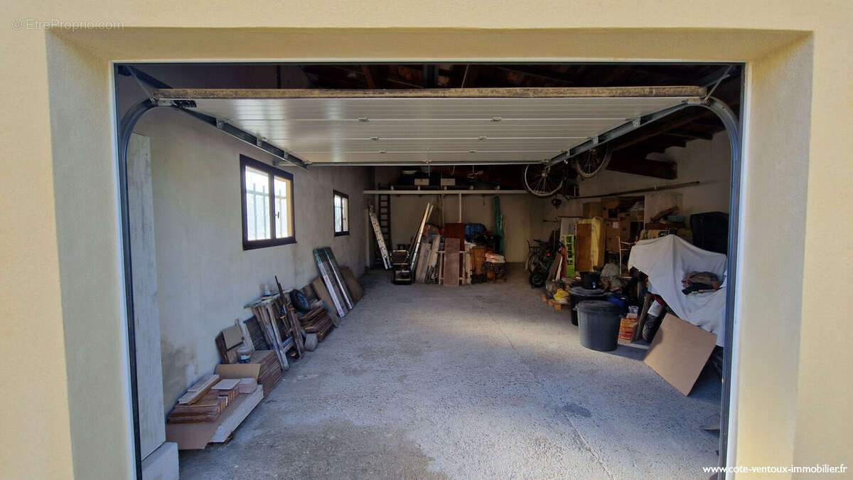 Maison à LA ROQUE-SUR-PERNES