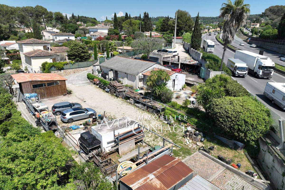 Terrain à MOUGINS