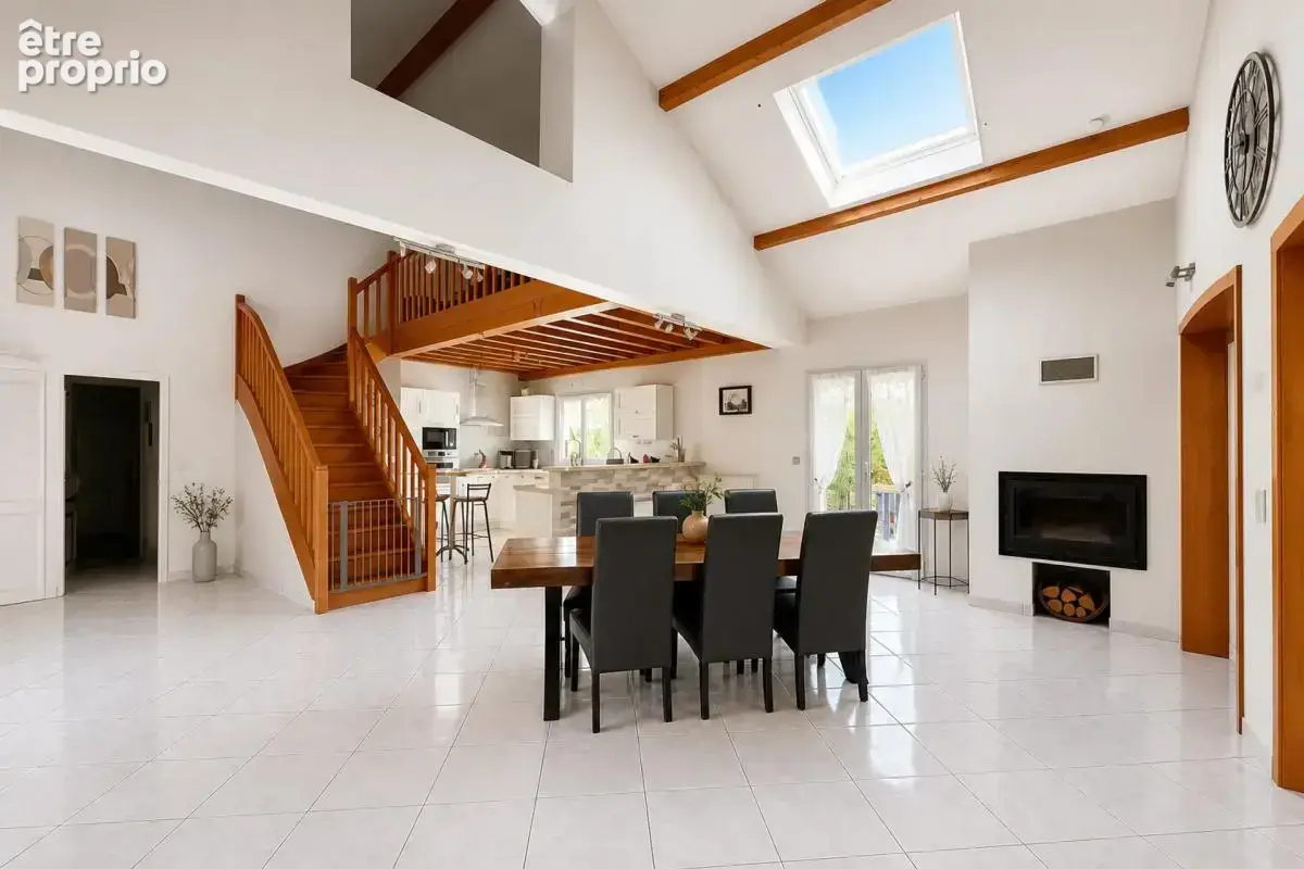 Maison de 7 pièces de 180 m² à Jassans-Riottier - photo 9