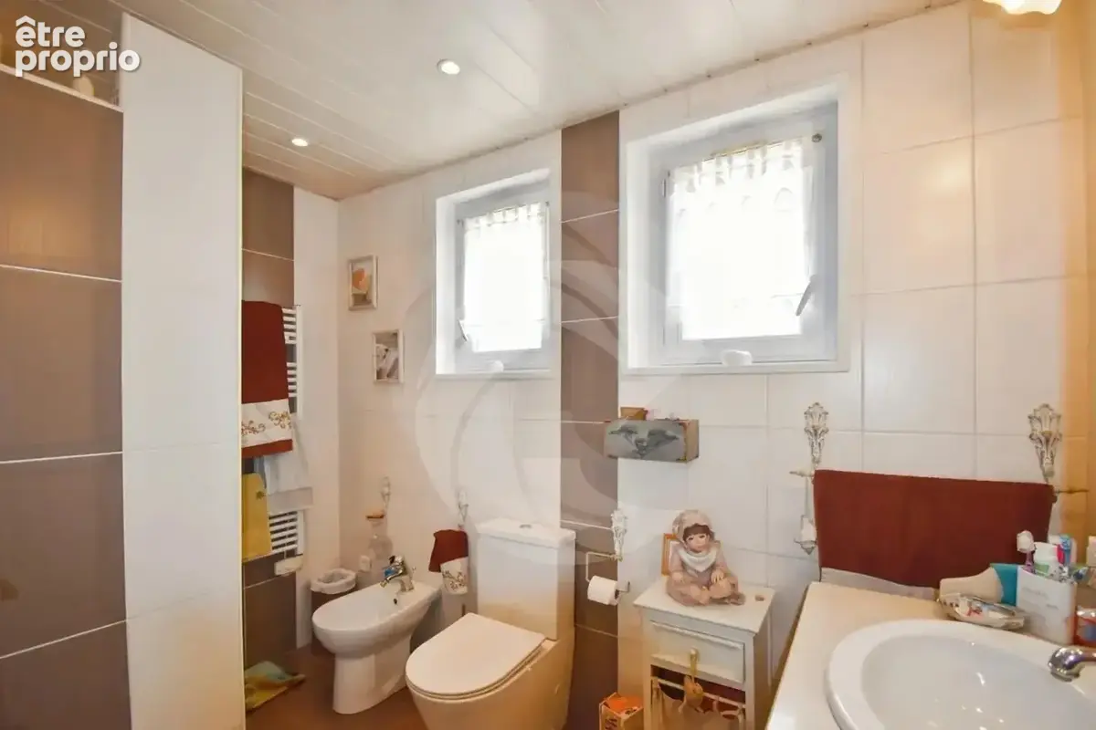 Maison avec deux logements indépendants, dépendances et terrain constructible à Montauban - photo 8