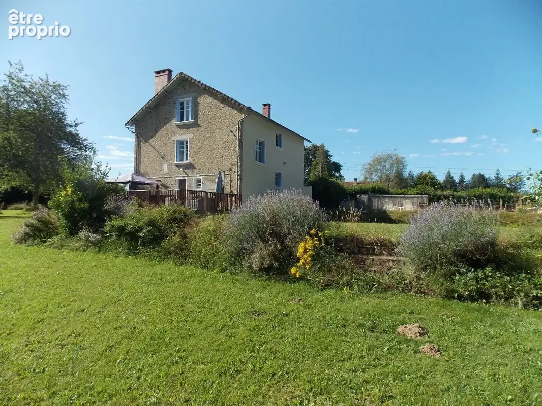 Belle maison individuelle en pierre rénovée de 6 chambres avec belle piscine et grand jardin attenant. - photo 15