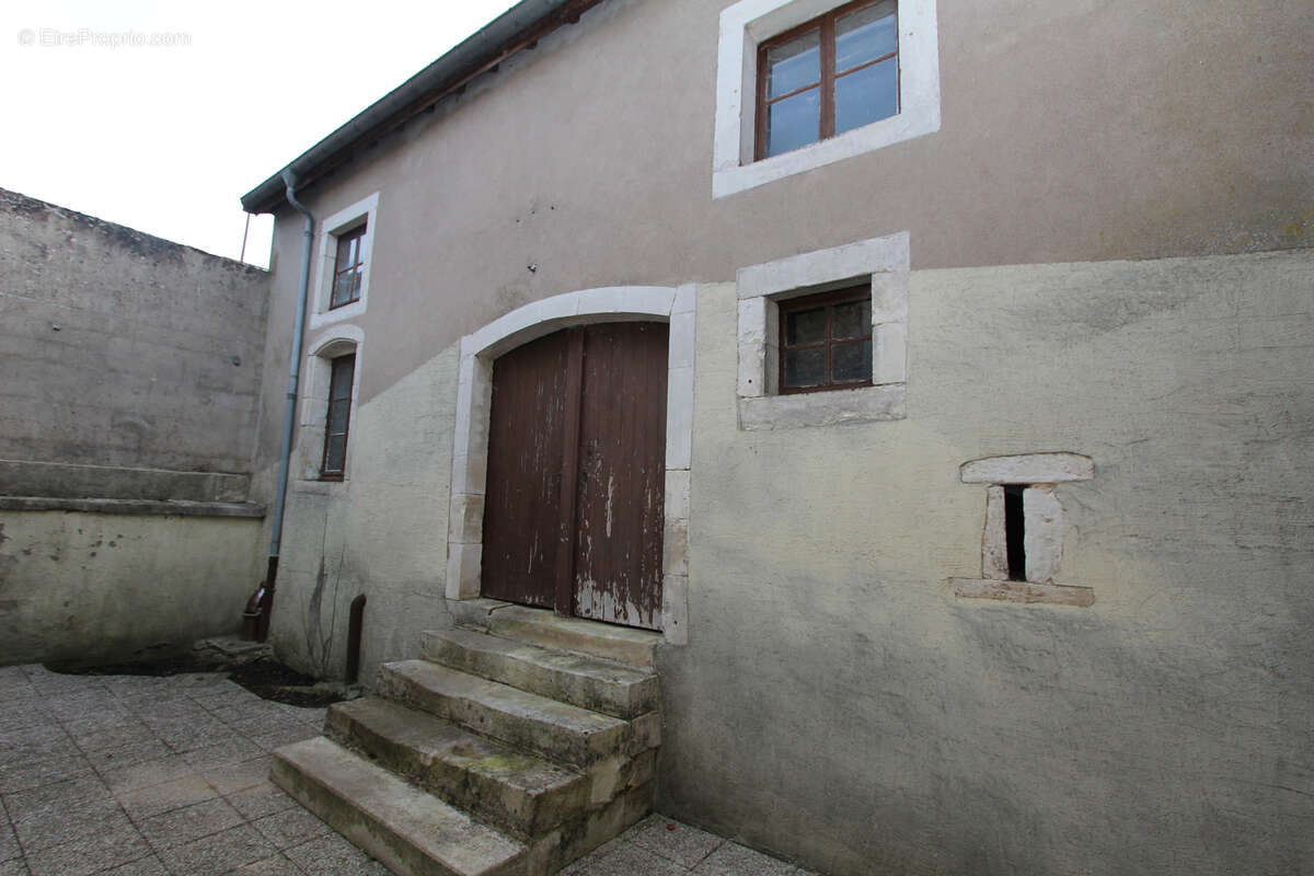 Maison à MONT-LE-VIGNOBLE