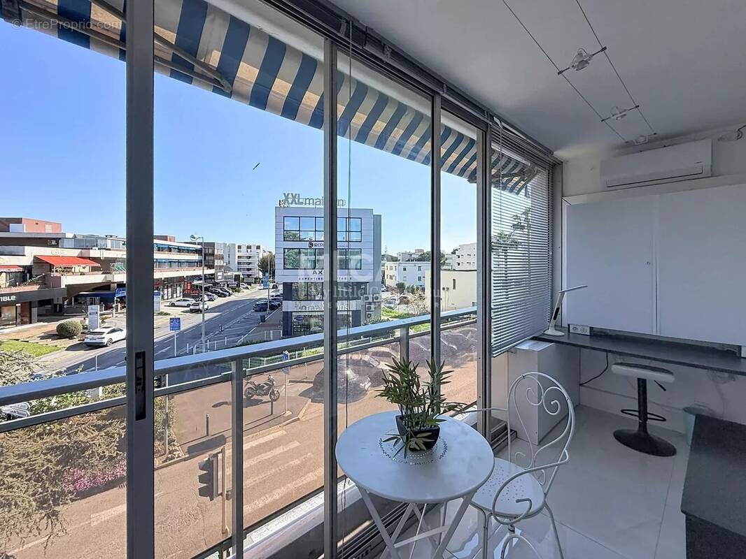 Appartement à SAINT-LAURENT-DU-VAR