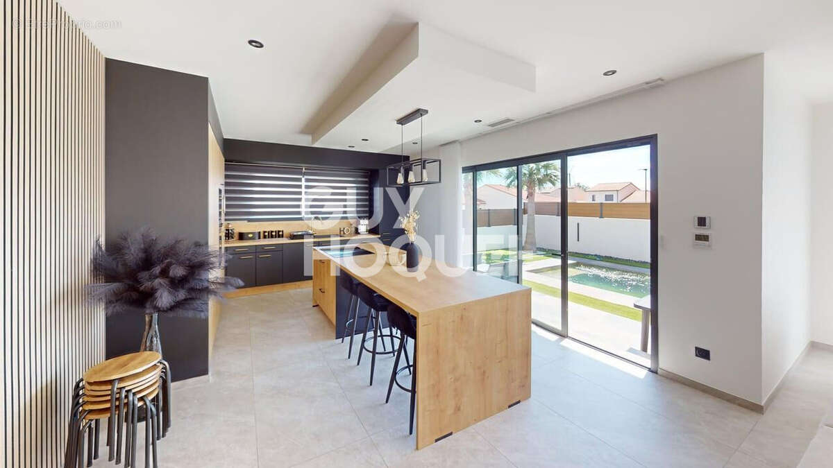 THUIR, à vendre maison récente contemporaine, 5 pièces avec garage, jardin et piscine. - photo 7