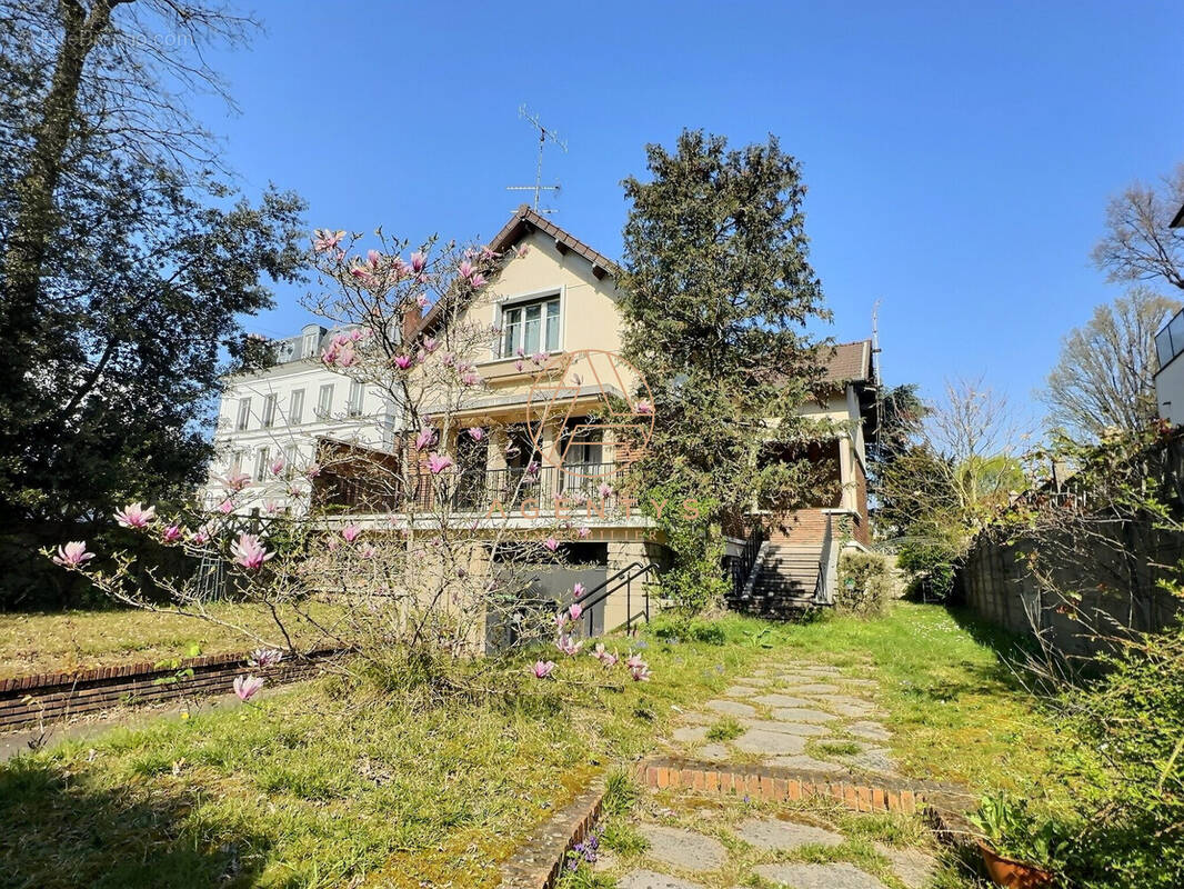 Maison à SAINT-MAUR-DES-FOSSES