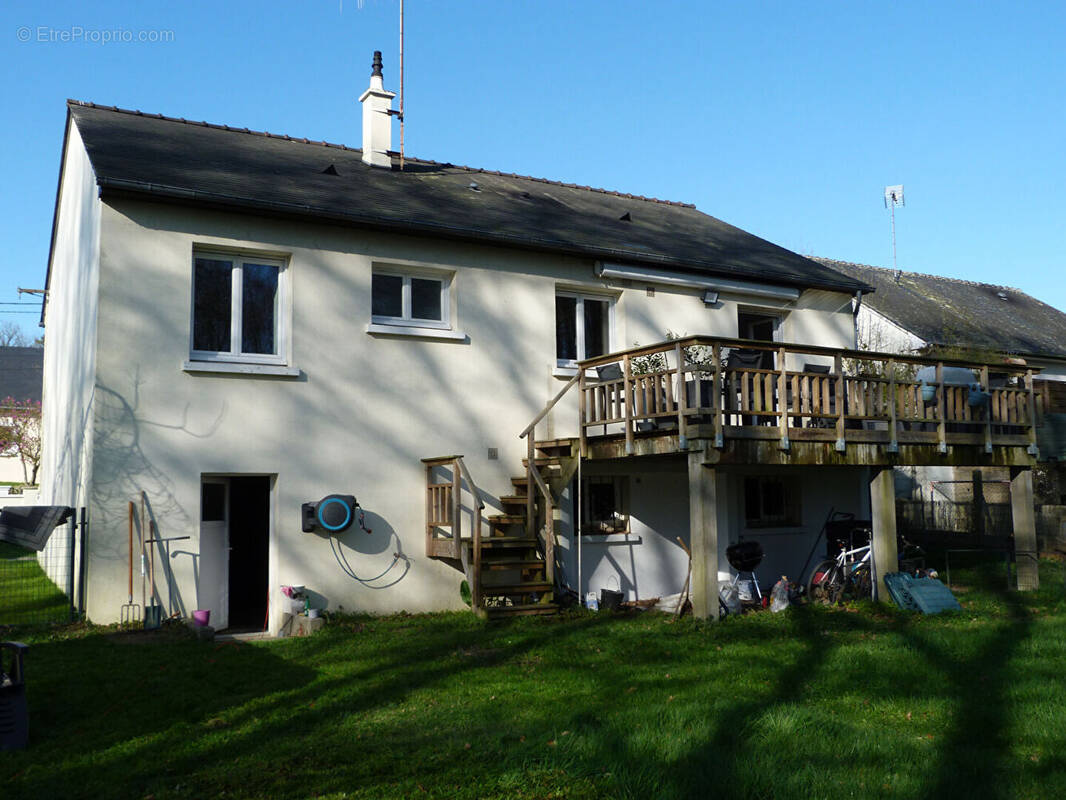 Maison à QUELAINES-SAINT-GAULT