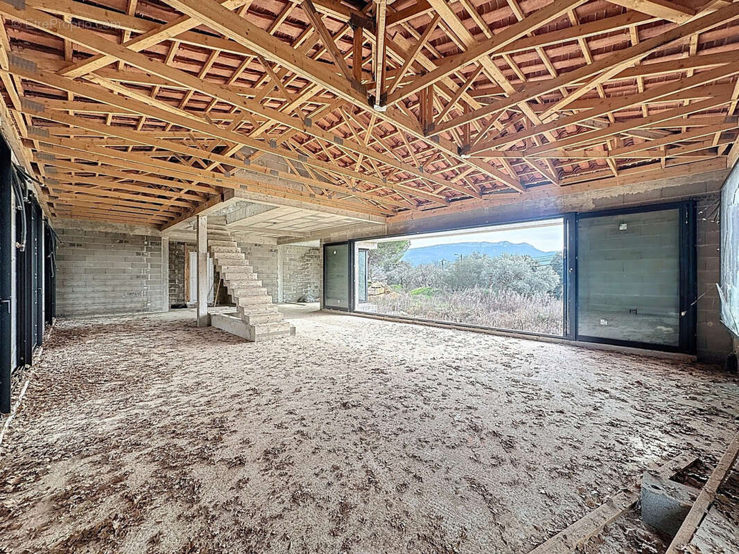 Maison à POURRIERES