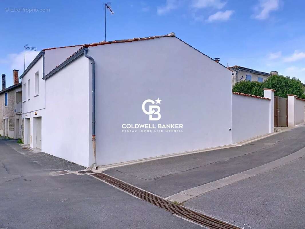 Maison à SAINT-HILAIRE-DE-VILLEFRANCHE