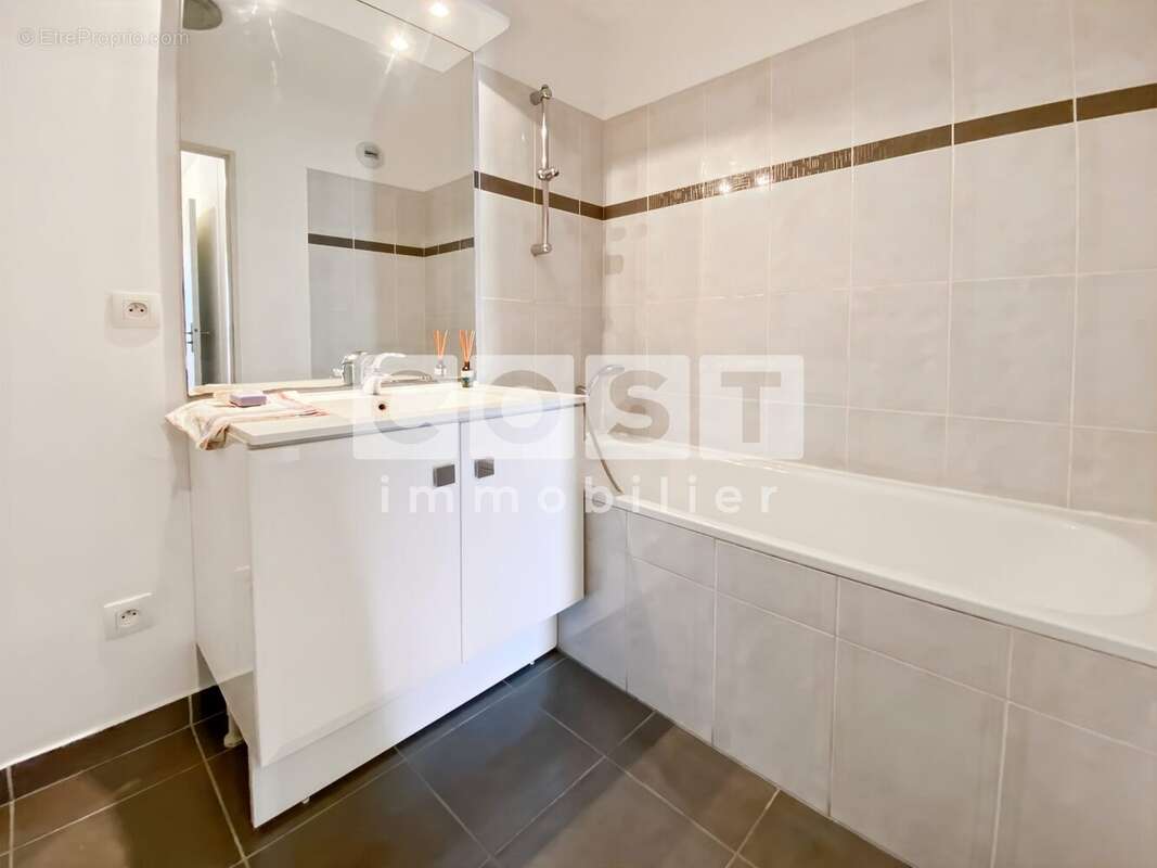 Appartement à GENNEVILLIERS