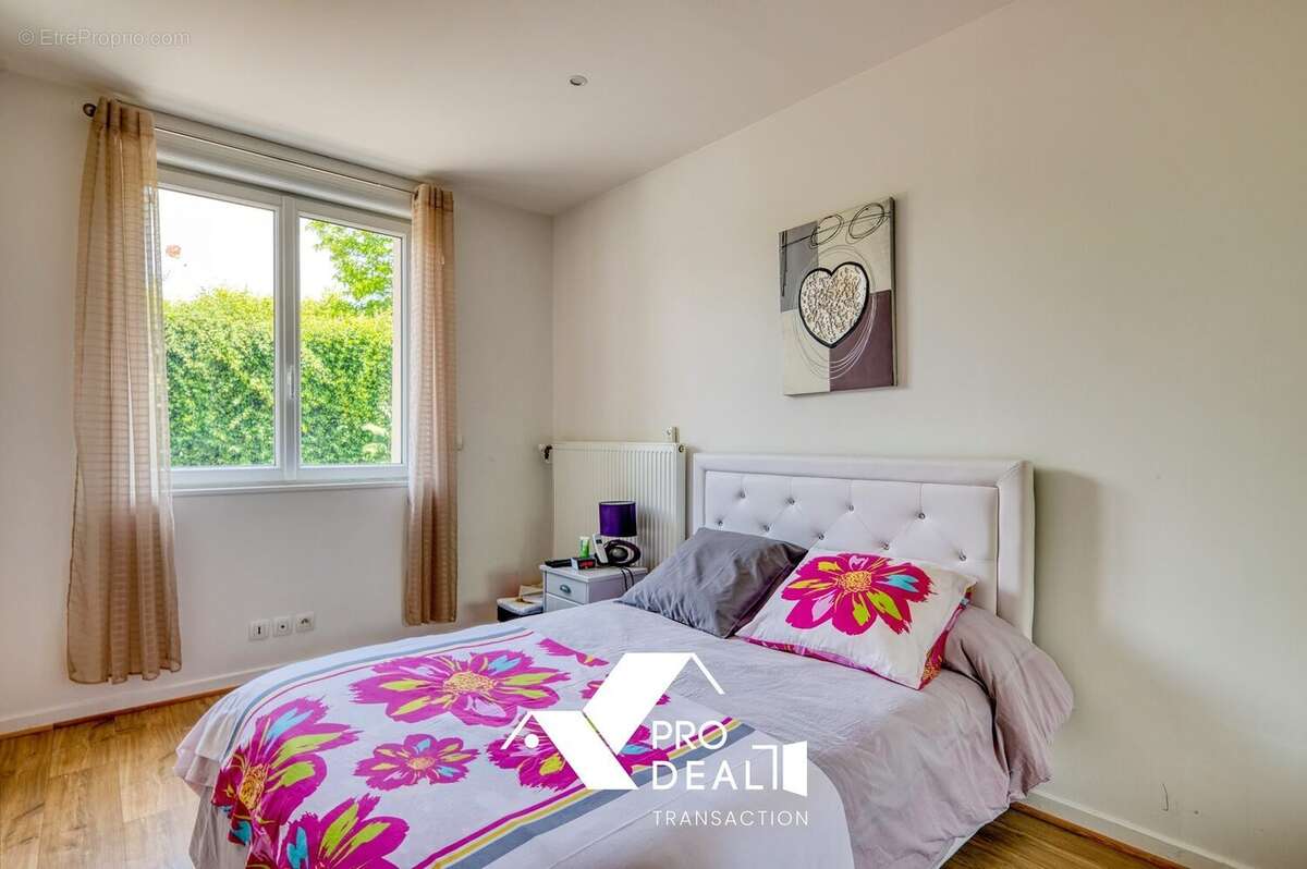 Appartement 77 m² à Meyzieu  - photo 6