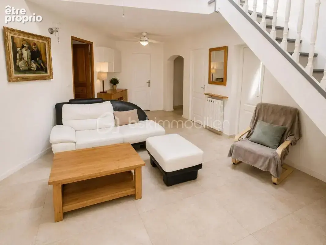 NÉOULES – Propriété de caractère d'environ 240 m² – Famille, patrimoine & revenus – Terrain de 2 600 m² avec piscine - photo 17