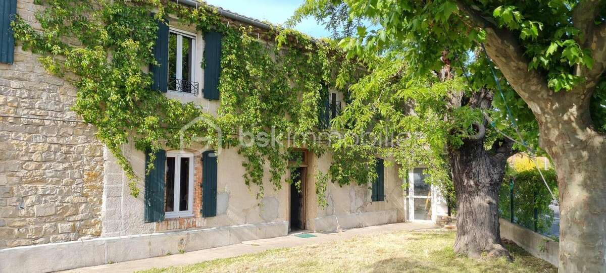 Authentique mas en pierre de 150 m² avec dépendances et cour privée - photo 2