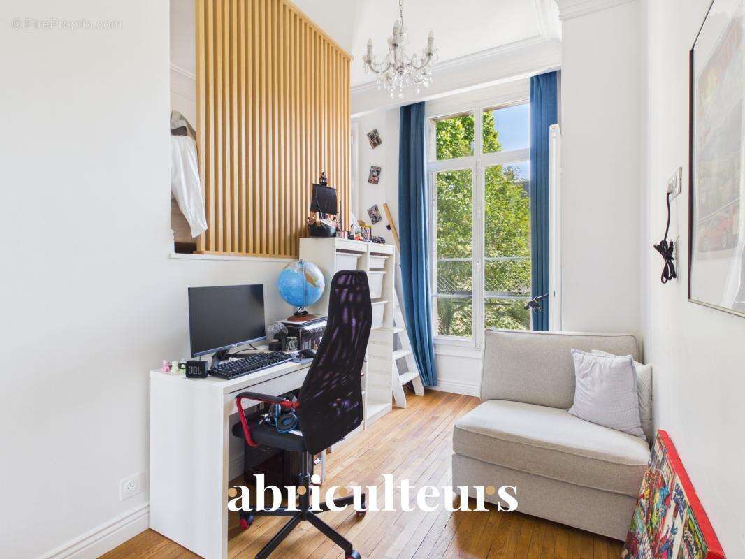 Appartement familial - 189 m² - 7 pièces - Charme de l'ancien en vente à Saint-Mandé (94160) - photo 19
