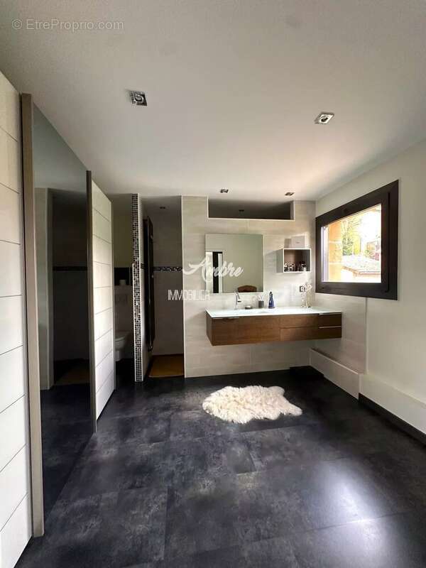 Maison à MONTELEGER