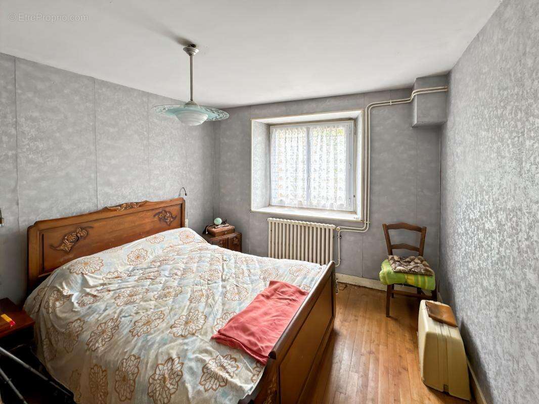 Maison à SAINT-ASTIER