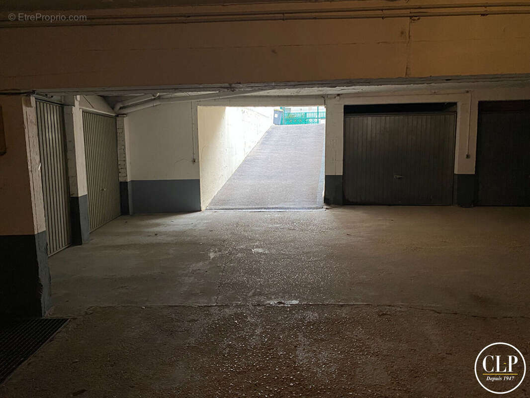 Parking à MONTREUIL