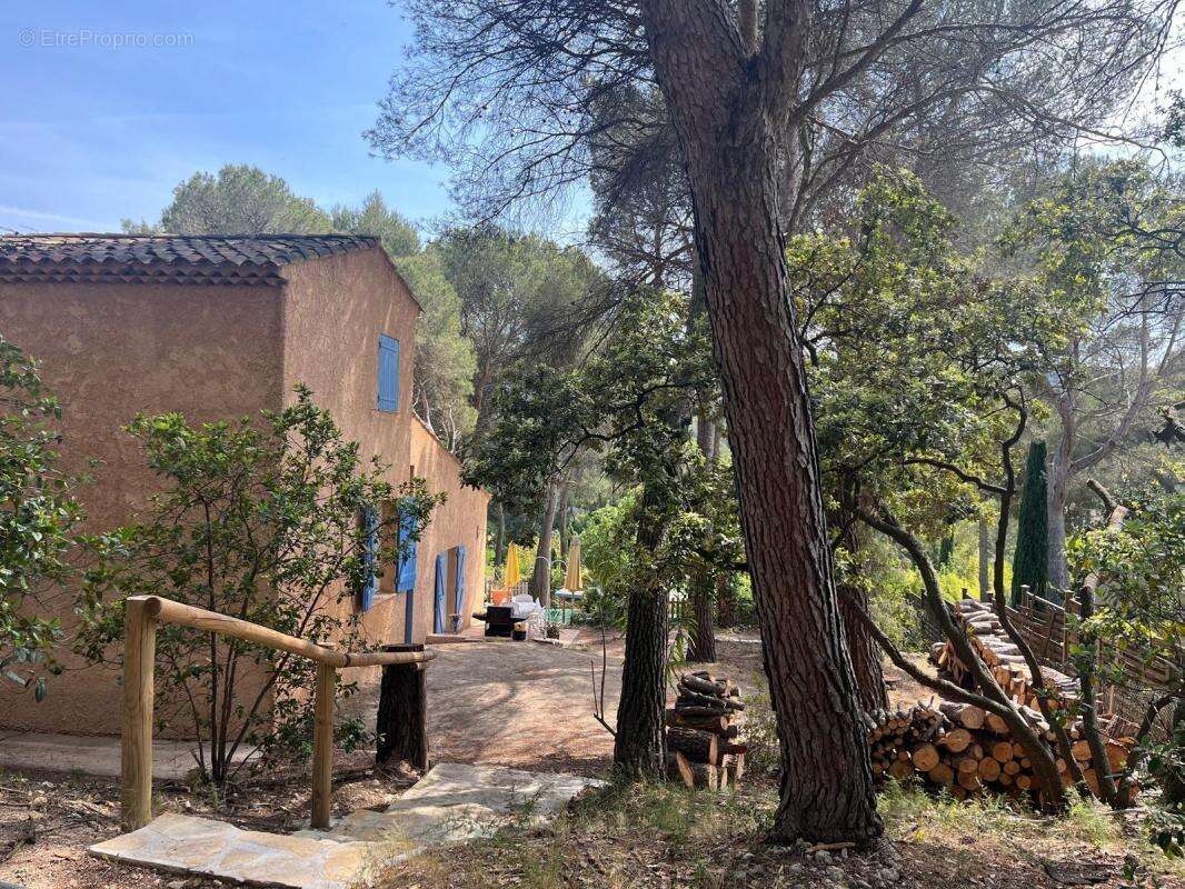 Maison à VENTABREN
