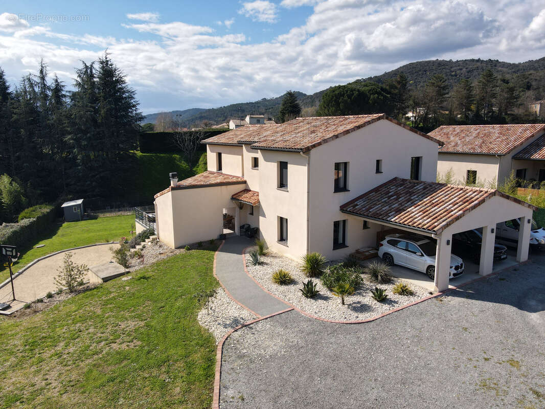 Maison à SAINT-LAURENT-DU-PAPE