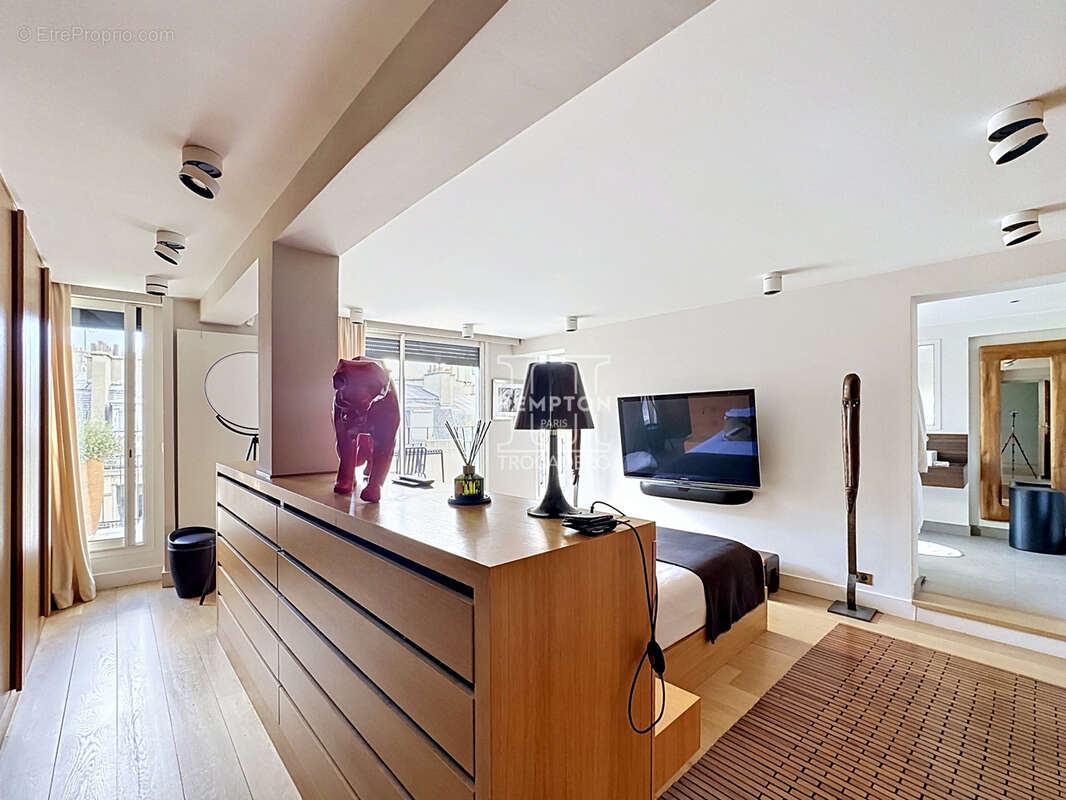 Appartement à PARIS-16E