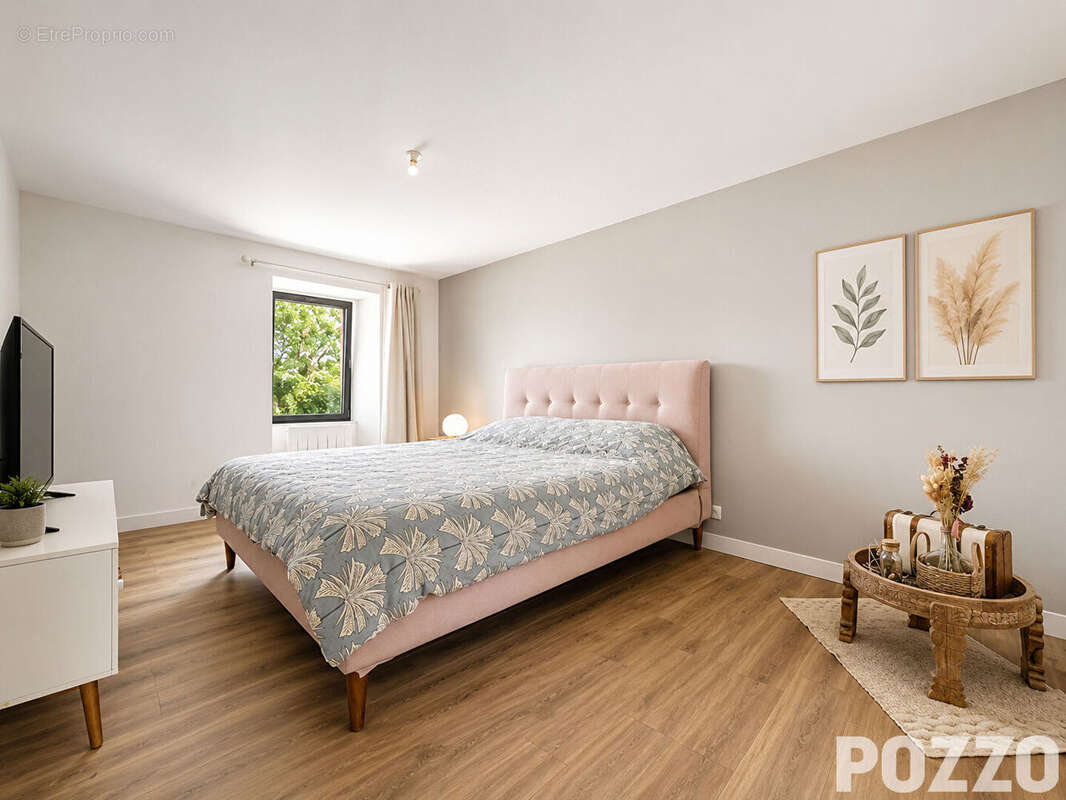 Maison en pierres à Saint Planchers 6 pièces de 120 m2 avec dépendances - photo 6