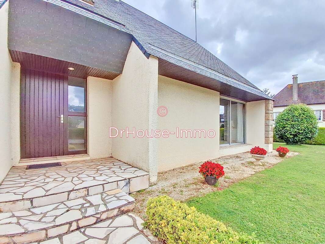 Maison à SAINT-HILAIRE-DU-HARCOUET