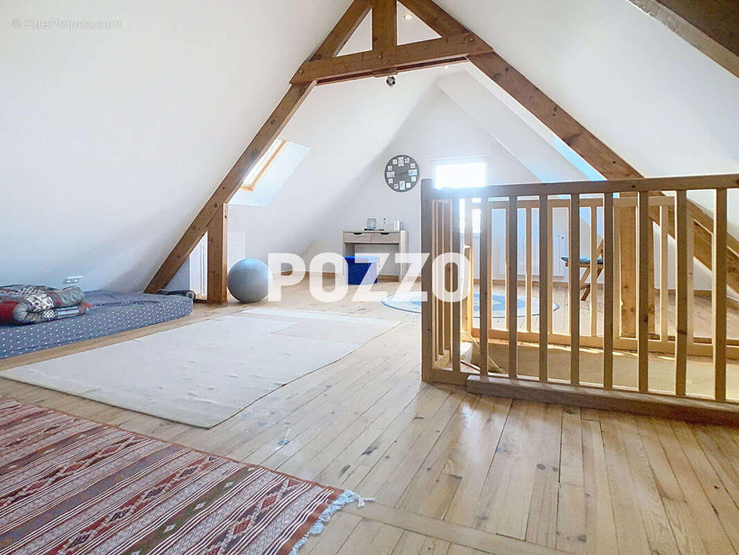 Maison - type 5 -  Geffosses - 3 chambres - dépendances - proche mer et plage - 144 m² - terrain de 2875 m² - photo 14