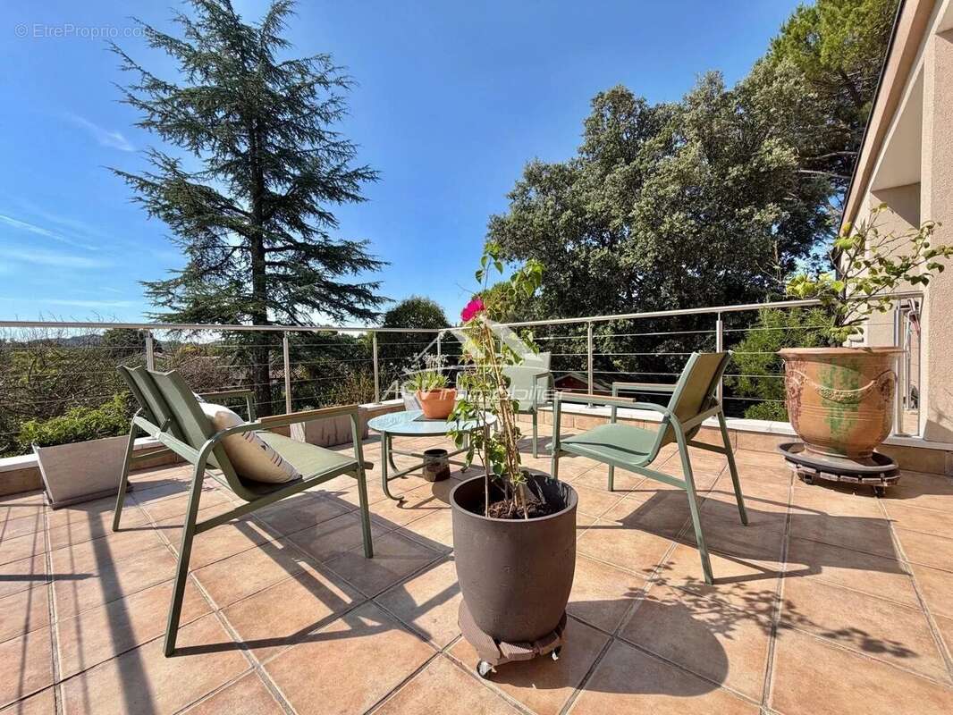 Maison d 'architecte de 200 m² habitable - piscine - 2540m² de terrain - 2 logements - photo 16