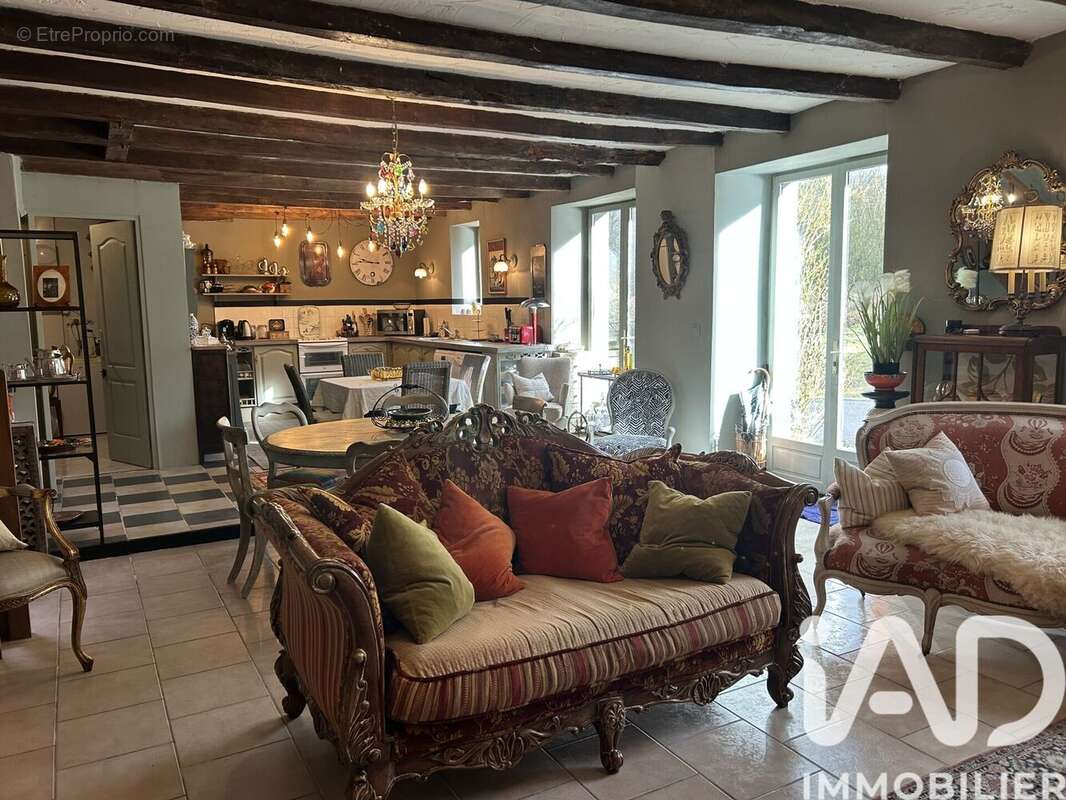 Maison 117 m² à Merillac  - photo 2