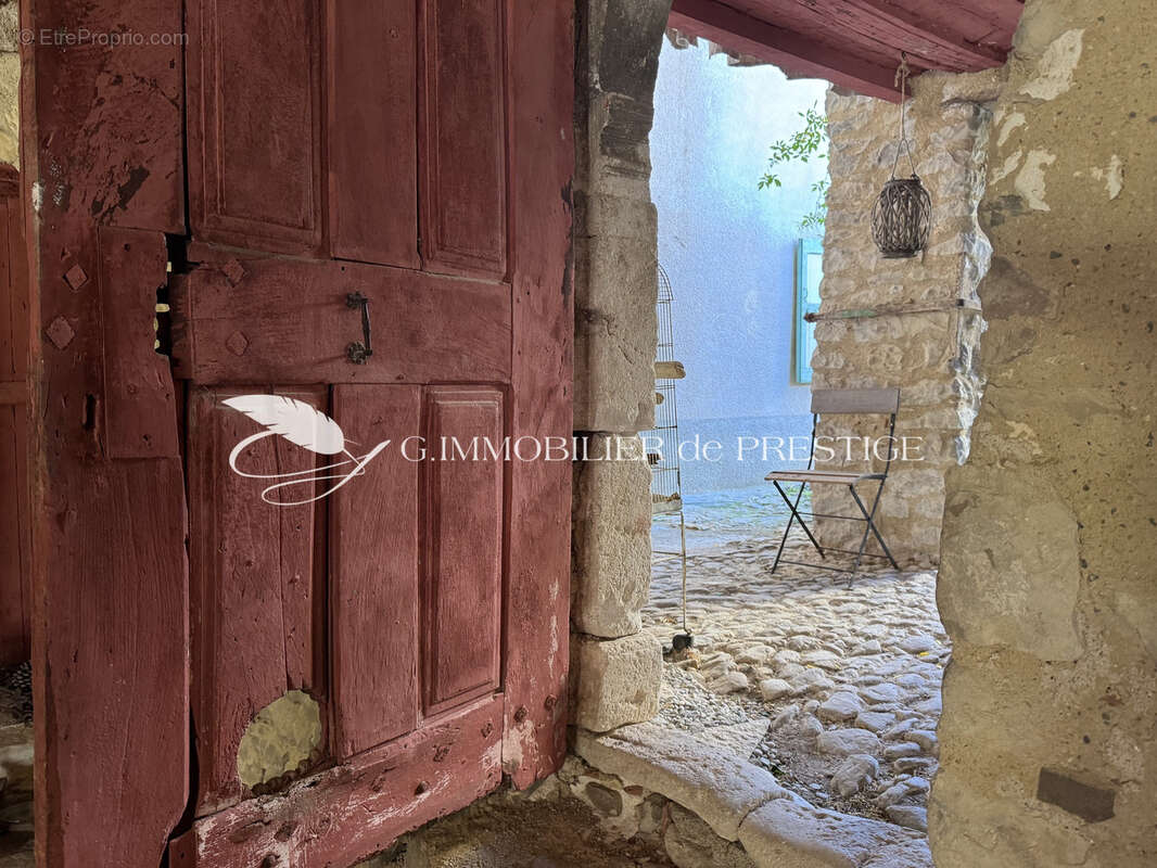 Maison à REVEST-DU-BION