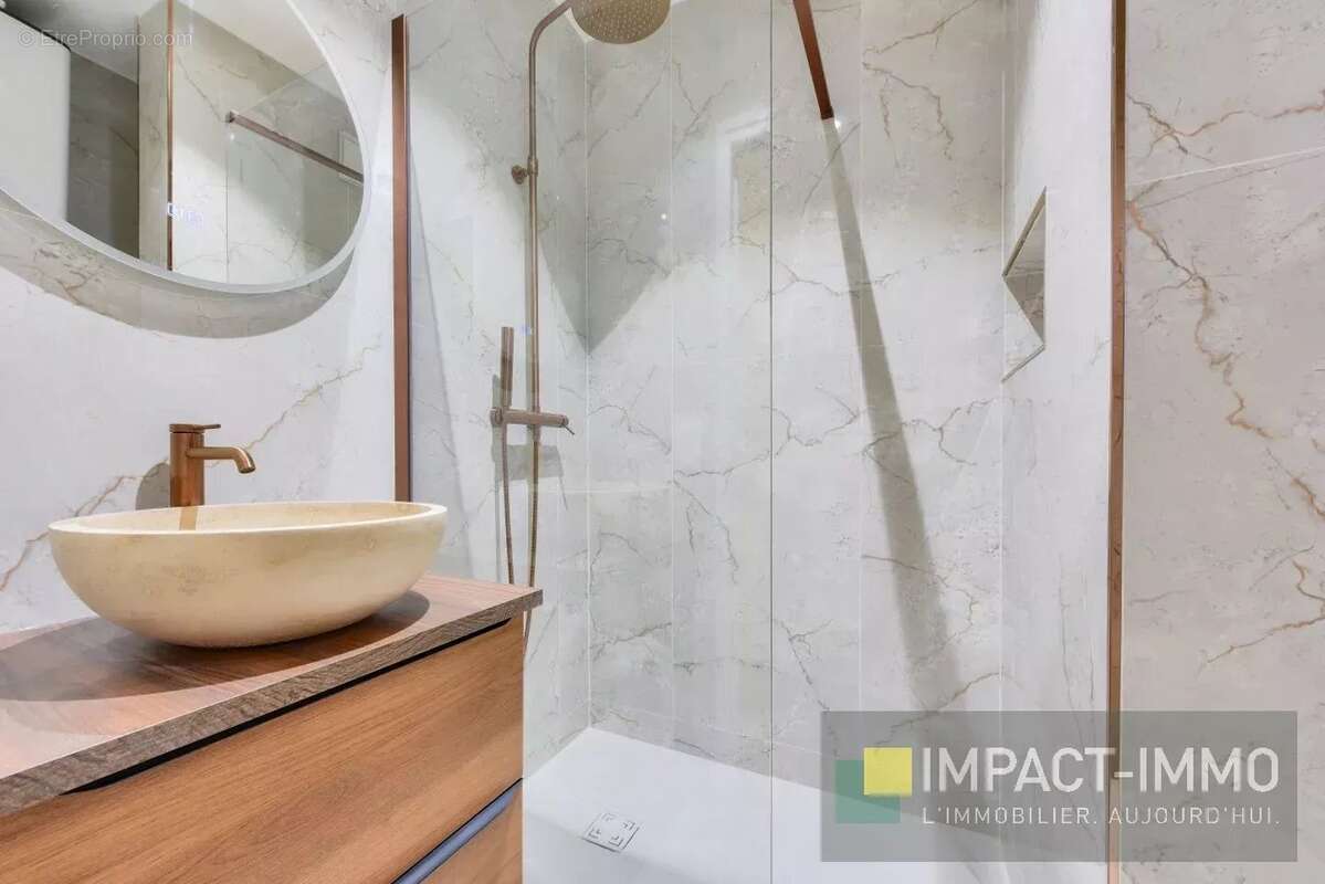 Appartement à COURBEVOIE