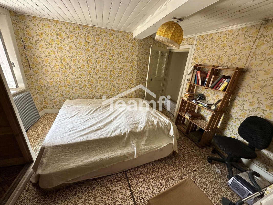 Maison à LA MONNERIE-LE-MONTEL