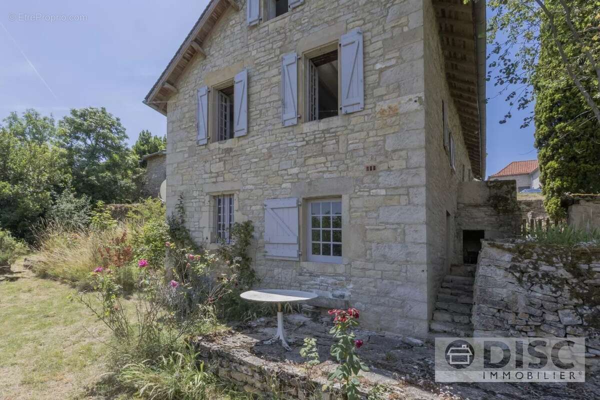 Maison à LACAPELLE-LIVRON