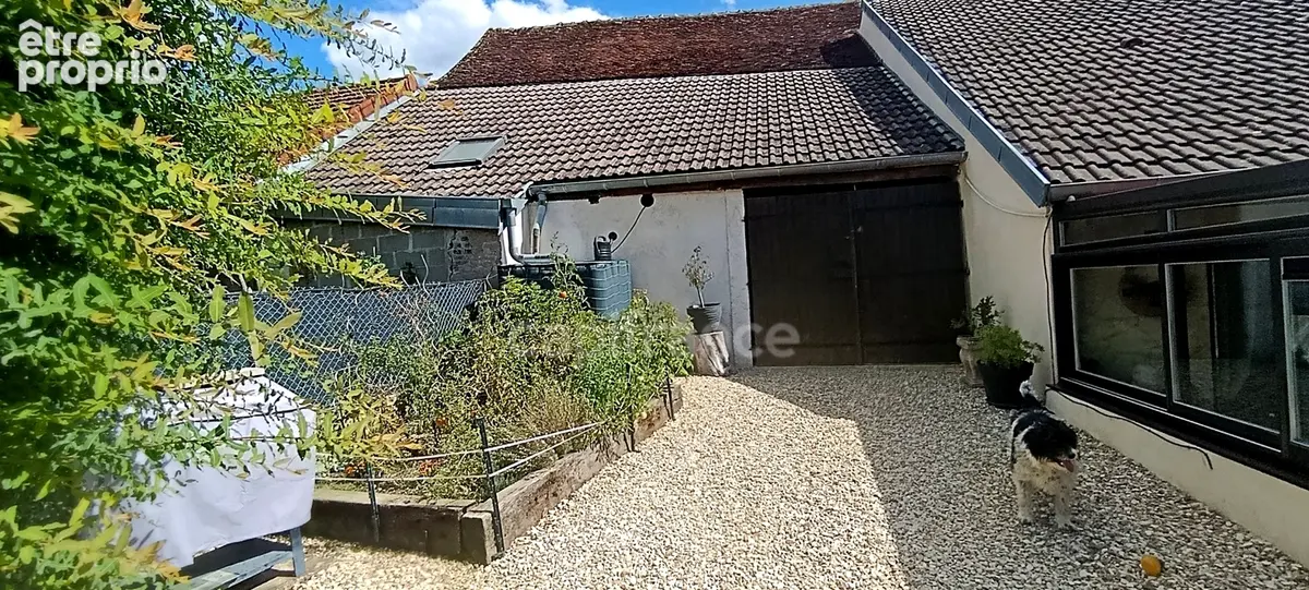 Virginie Masson – Capifrance vous propose cette maison en pierre de 92 m² pleine de charme, située à Seignelay, proche des comme - photo 3