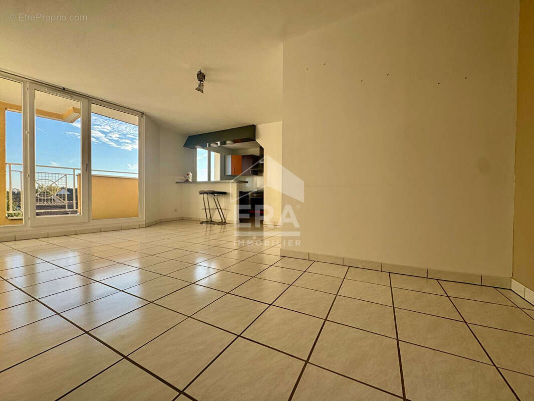 Appartement à COMBS-LA-VILLE