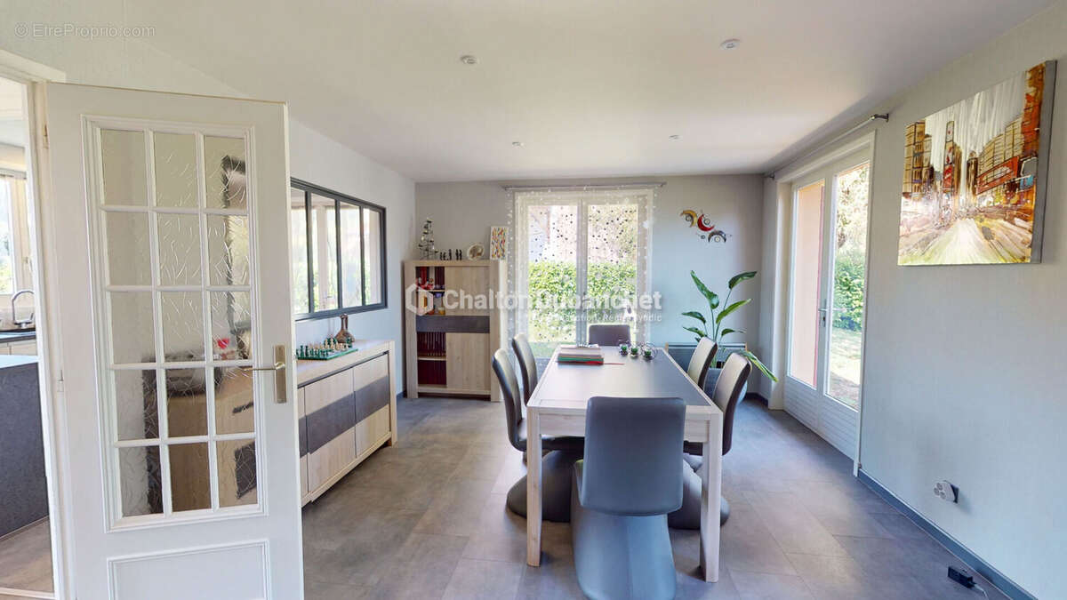 COURS LA VILLE - Maison de 116 m² - photo 5