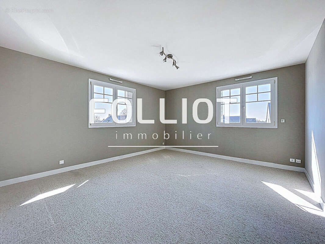 Maison à SAINT-PLANCHERS