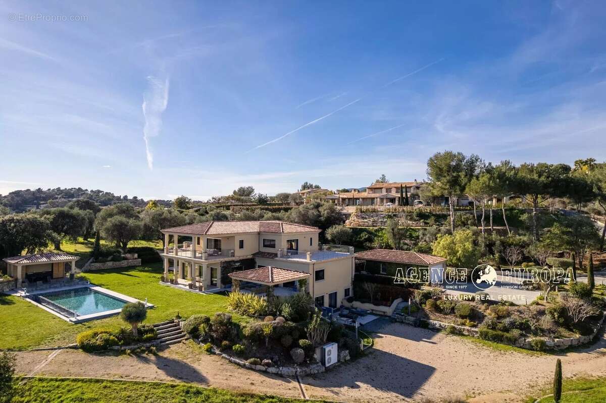 Maison à ROQUEFORT-LES-PINS