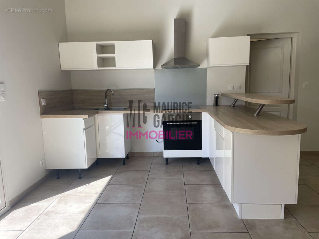 Maison à ENTRAIGUES-SUR-LA-SORGUE