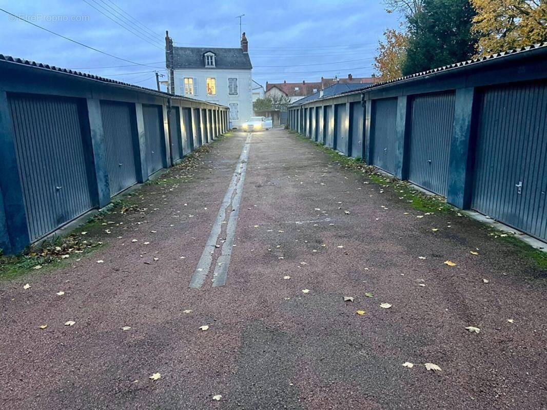 Parking à FOURCHAMBAULT