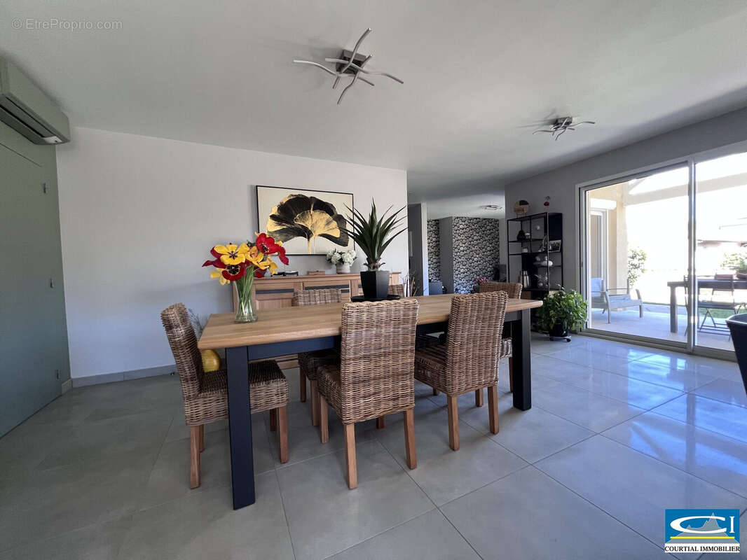 Maison à SAINT-JEAN-DE-MUZOLS