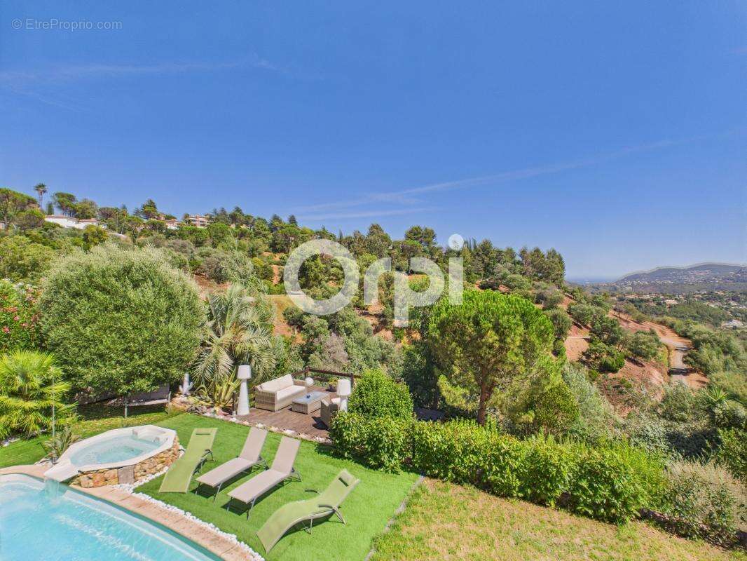 Maison à MANDELIEU-LA-NAPOULE